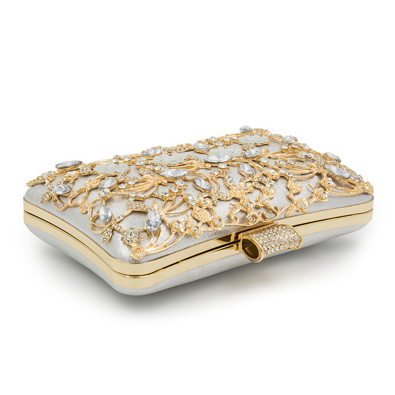 Abendtasche mit Blumenmuster und Aussparung