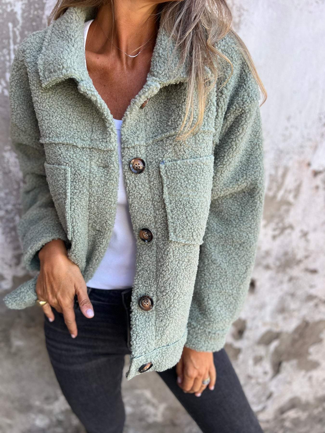 🧥 Damen-Strickjacke aus Lammfell mit aufgesetzten Taschen – Herbst/Winter Freizeitjacke