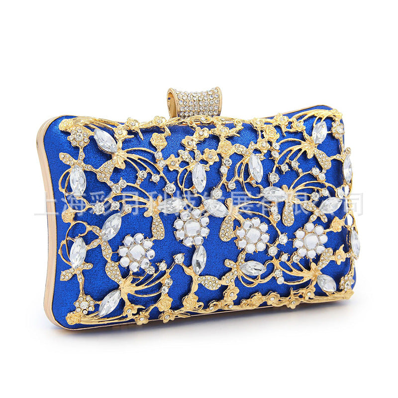 Abendtasche mit Blumenmuster und Aussparung