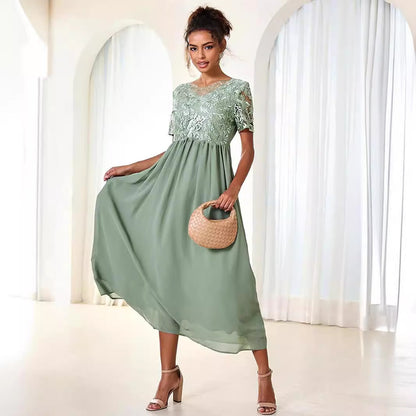 Abendkleid aus Chiffon und Spitze