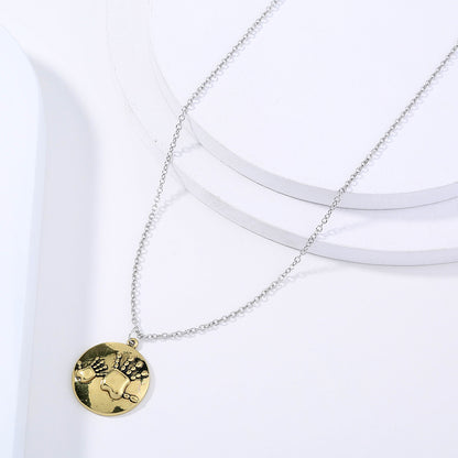 Luminous accessories featuring trendy, versatile hollow necklaces